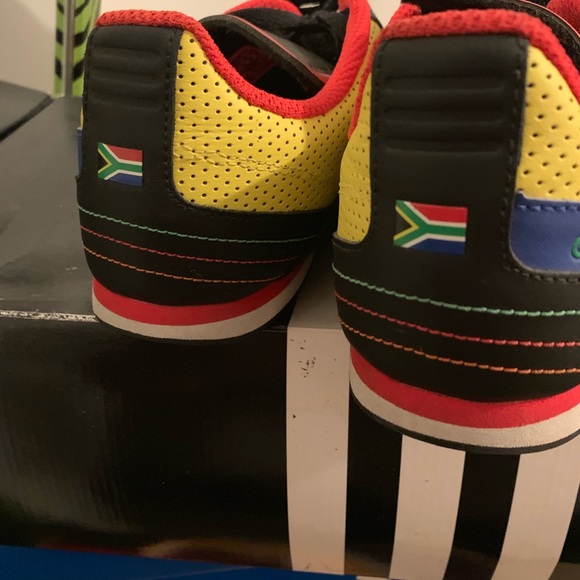 Too many sneakers - Picture 2 of 2